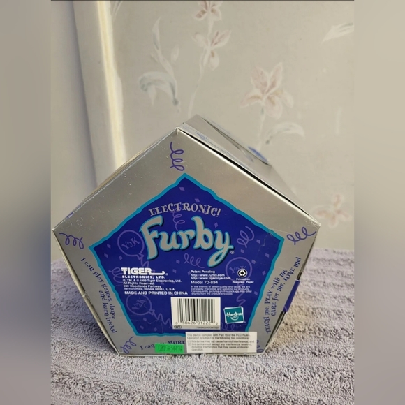 Original 1999 Millennium Blue Edition  - Furby w/ Blue Eyes - Never Opened! - Picture 7 of 7